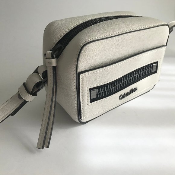 Calvin Klein Bag - Picture 4 of 10